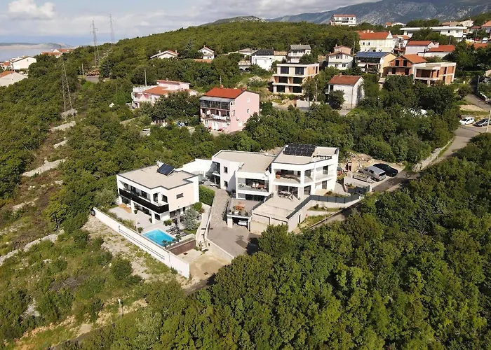 Lovely In Ladvic *